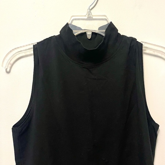 🍭 3/$30 Athleta black sleeveless minimal chic mock turtleneck - Picture 7 of 15
